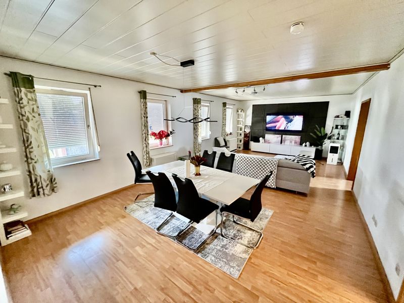 4 Zimmer Wohnung mit Garten